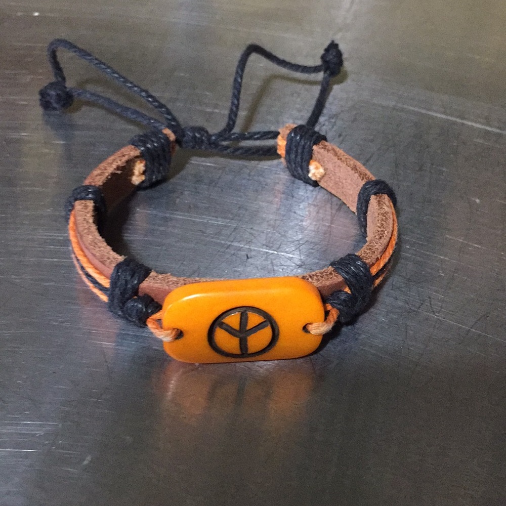 Adjustable bracelet